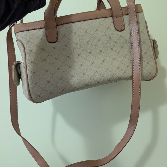 Elegant Tan and Cream Handbag - Picture 8 of 10